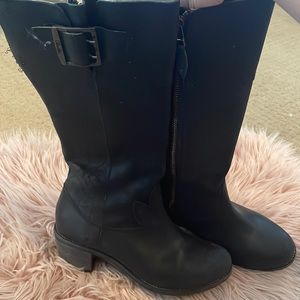 Olukai women’s boots. Size 7.5